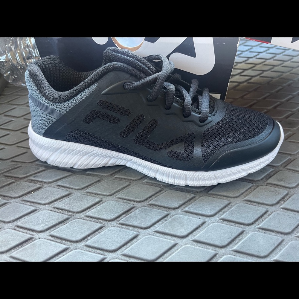 Brand new in box filas
